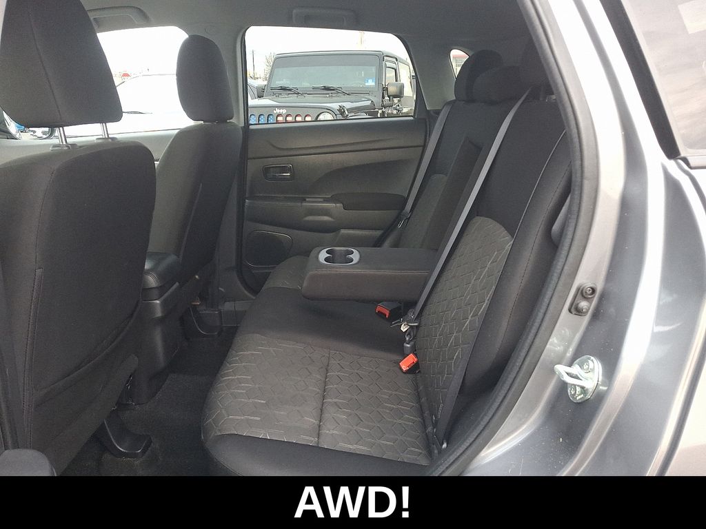 Thumbnail: 2023 Mitsubishi Outlander Sport - 11