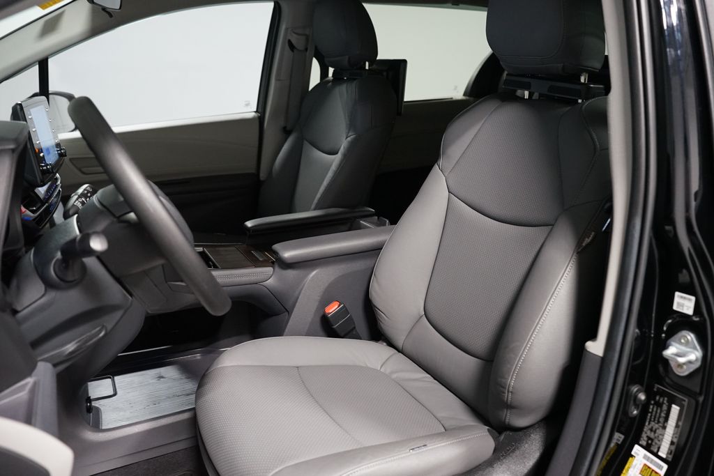 Thumbnail: 2022 Toyota Sienna - 27