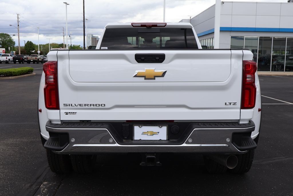 2025 Chevrolet Silverado 3500 LTZ 10