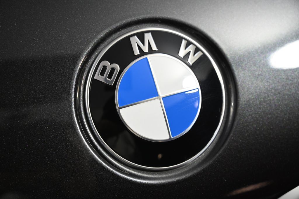 Thumbnail: 2022 BMW 5 Series - 13