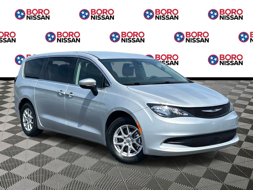 Silver Mist Clearcoat 2022 Chrysler Voyager LX FWD Minivan Front-Wheel Drive 9-Speed Automatic