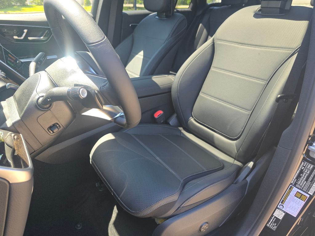 New 2026 Black Mercedes-Benz GLC 300 image 25