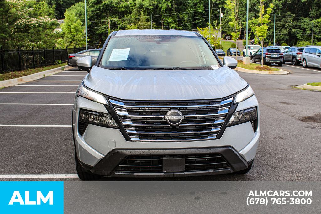Used 2025 Silver Nissan SV image 9