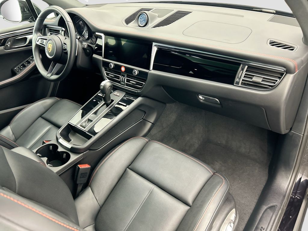 Thumbnail: 2025 Porsche Macan - 20