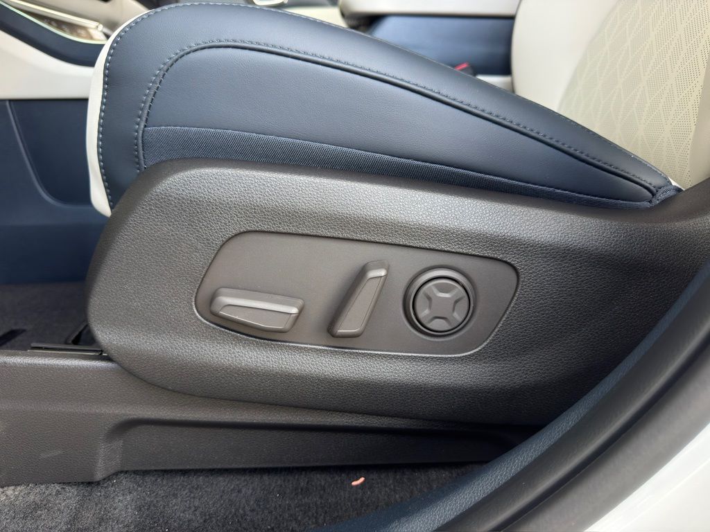 2026 Kia Carnival EX White at Community Kia