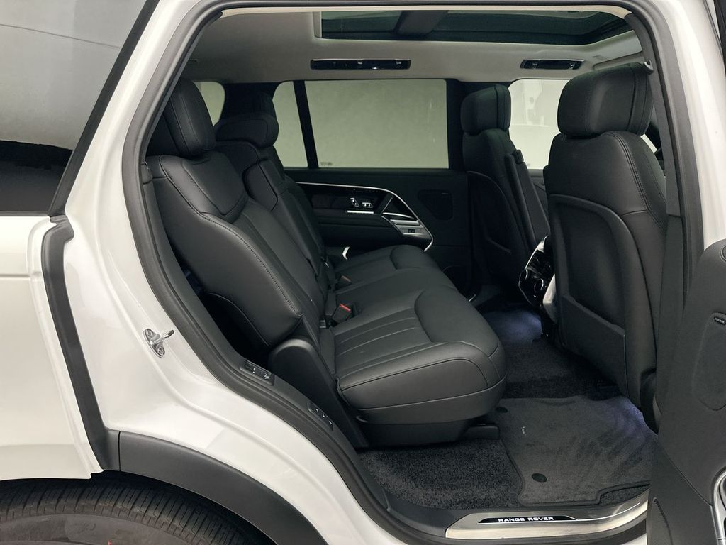 Thumbnail: 2025 Land Rover Range Rover - 7