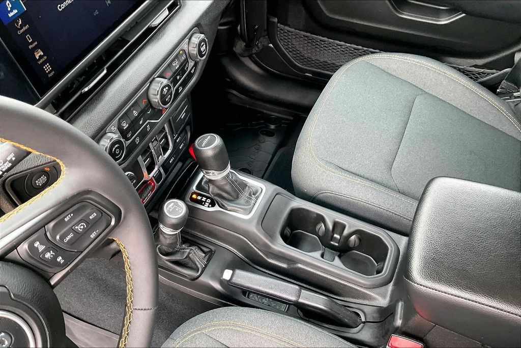 Used 2024 Jeep Gladiator Willys 4D Crew Cab