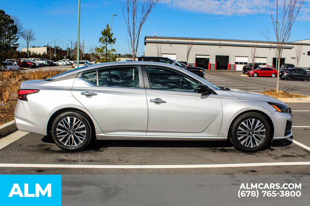 Used 2024 Silver Nissan 2.5 SV image 9
