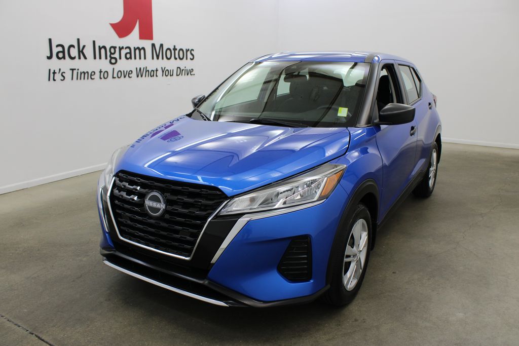 used 2024 Nissan Kicks car