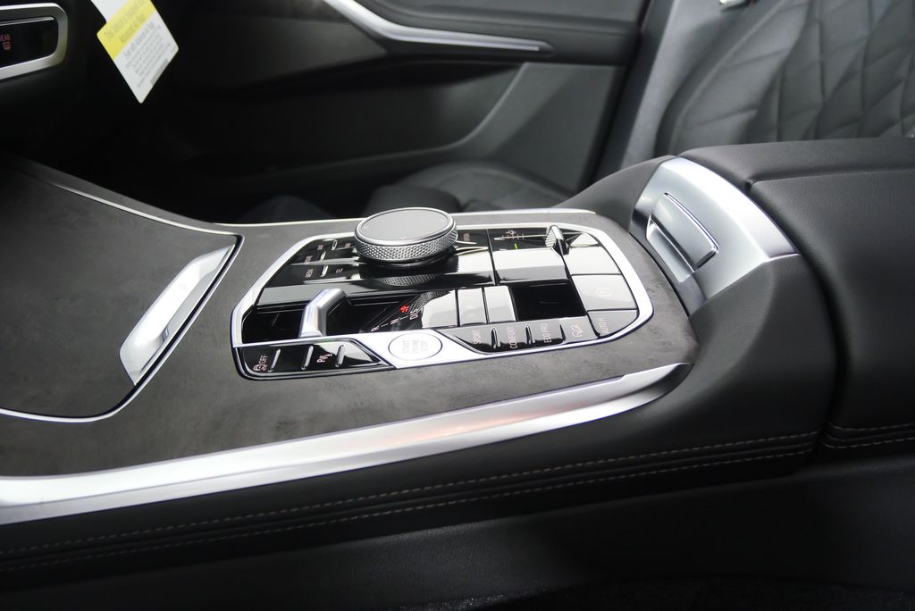 Thumbnail: 2026 BMW X7 - 22