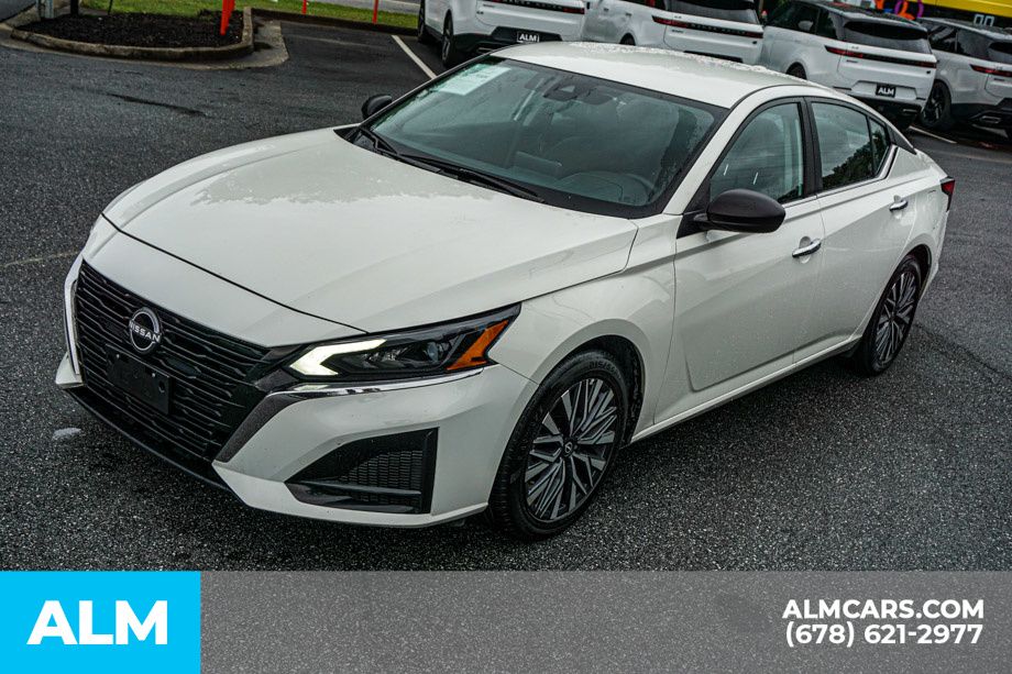 Used 2025 White Nissan 2.5 SV image 15