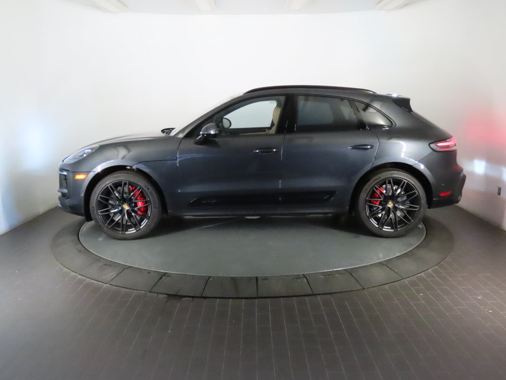 Thumbnail: 2026 Porsche Macan - 2