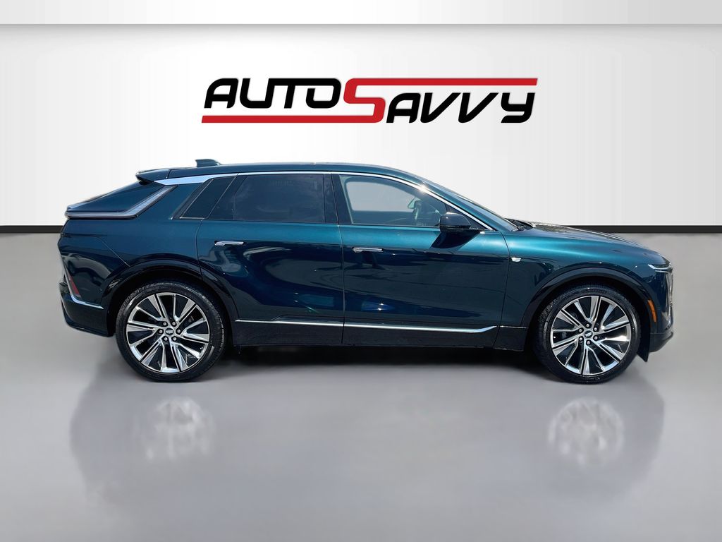 Used 2026 Green Cadillac Signature Luxury image 8