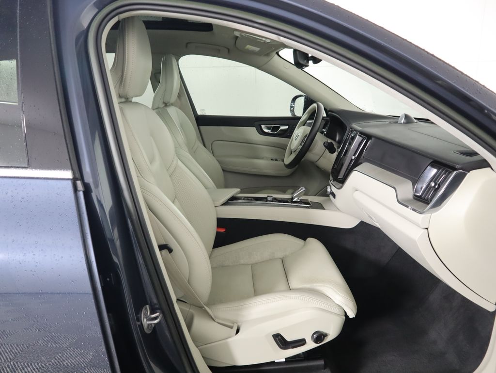 Thumbnail: 2023 Volvo XC60 - 19