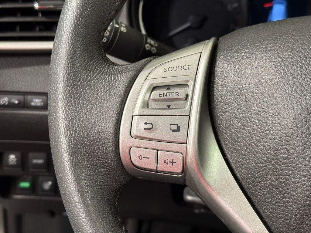 2016 Nissan Rogue SL 25