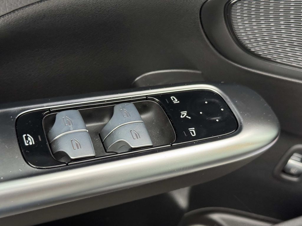 Thumbnail: 2025 Mercedes-Benz C-Class - 17