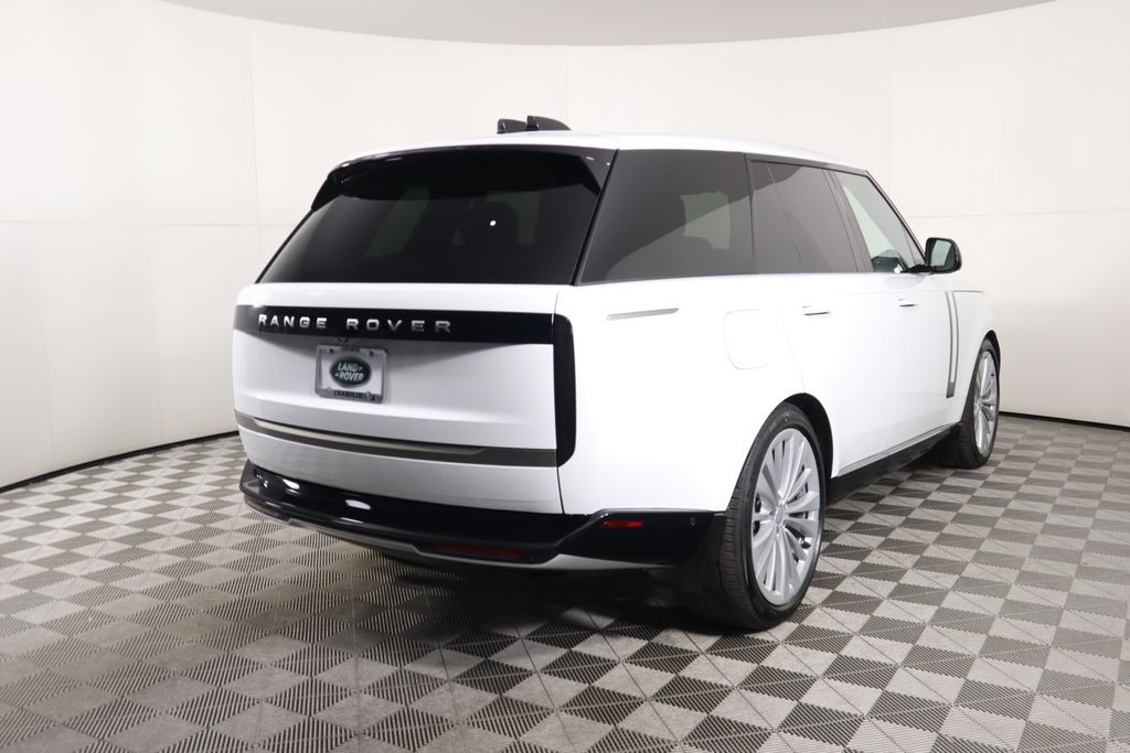 2025 Land Rover Range Rover SE 5