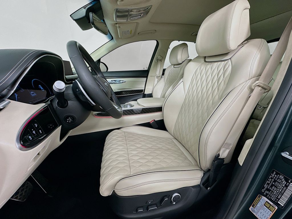 Thumbnail: 2022 Genesis GV70 - 21