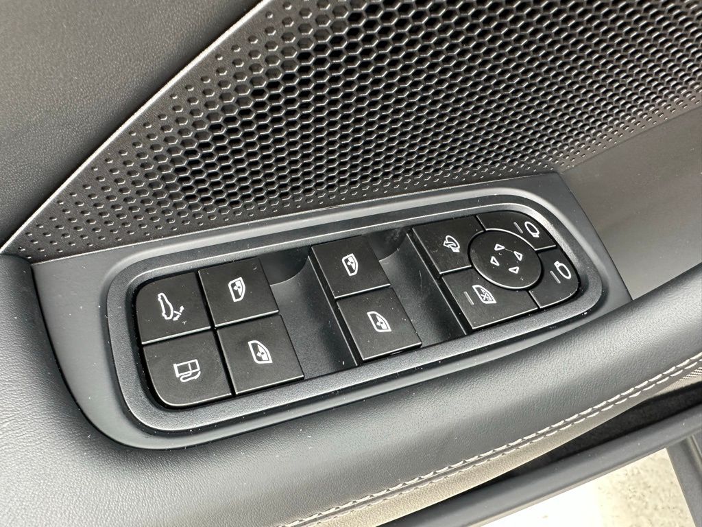 Thumbnail: 2025 Porsche Panamera - 15