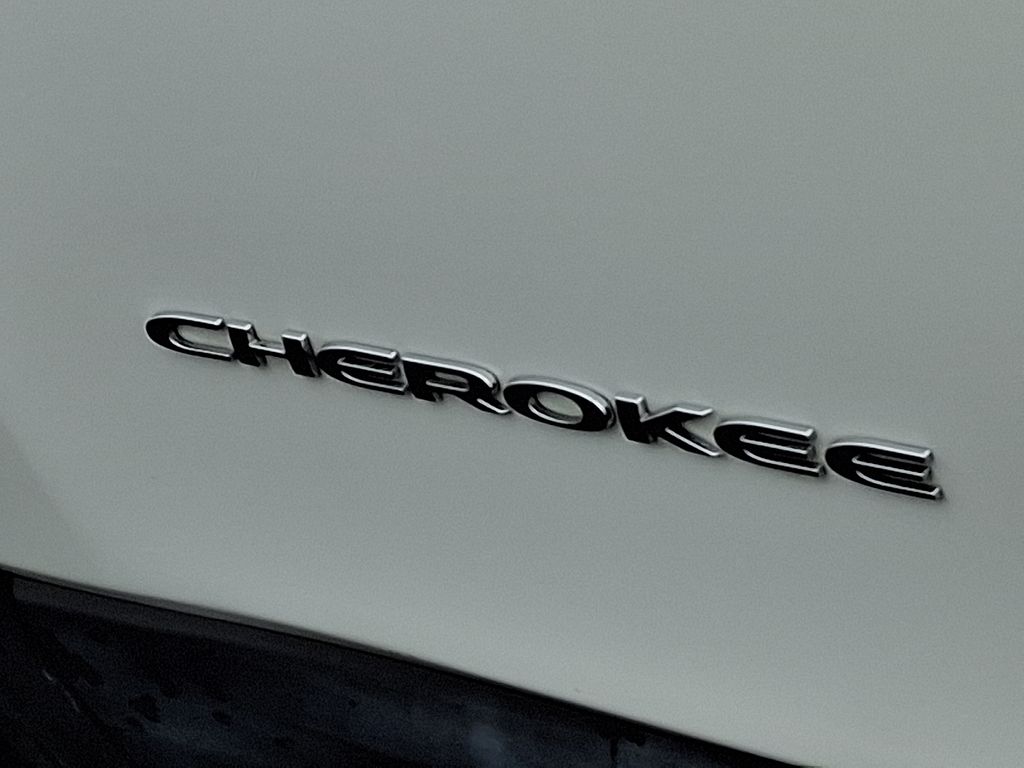 Thumbnail: 2019 Jeep Cherokee - 31