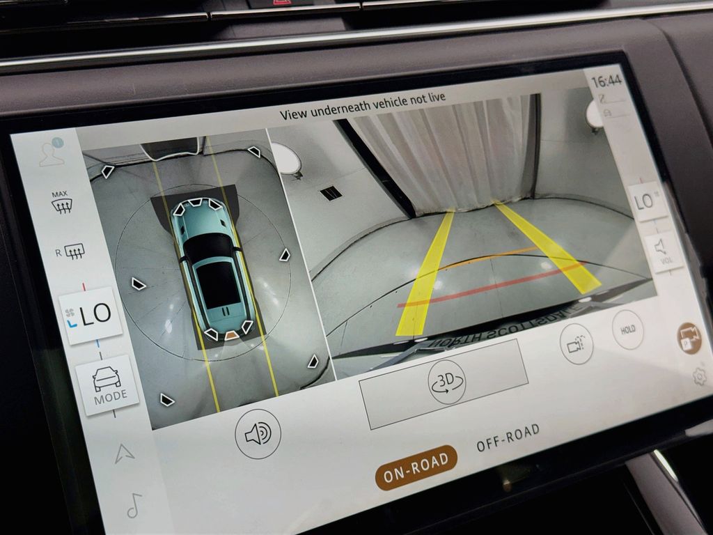 New 2026 White Land Rover Dynamic SE image 15