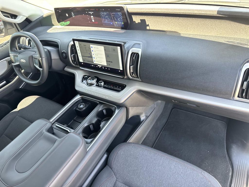 Used 2025 Ford Expedition Active 4D Sport Utility