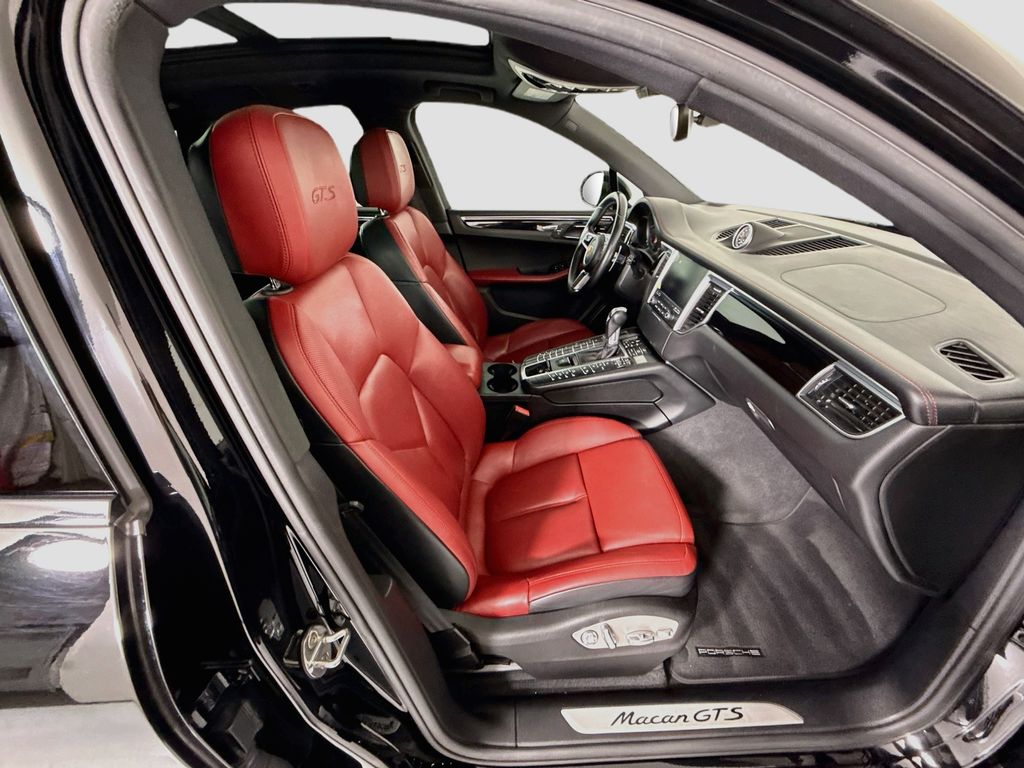 Thumbnail: 2018 Porsche Macan - 20
