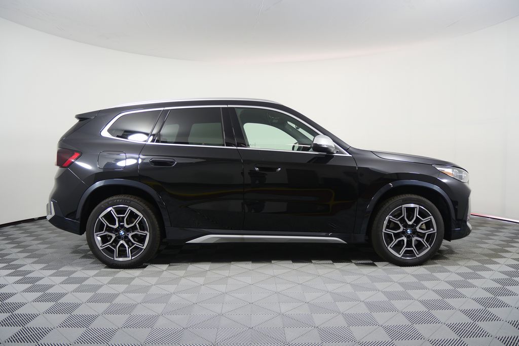 Thumbnail: 2023 BMW X1 - 2