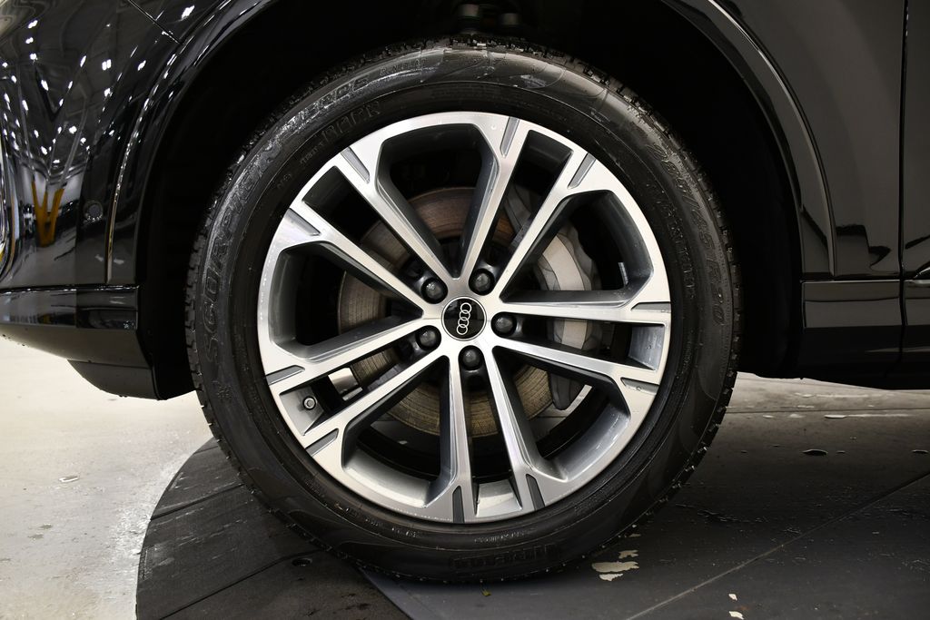2025 Audi Q7  13