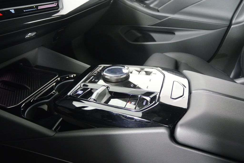 Thumbnail: 2024 BMW 5 Series - 27