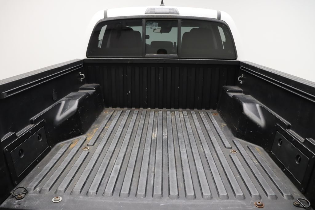 Thumbnail: 2018 Toyota Tacoma - 22