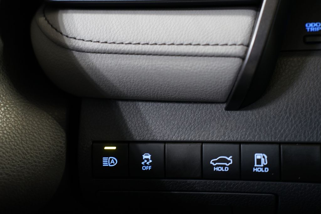2024 Toyota Camry SE 23