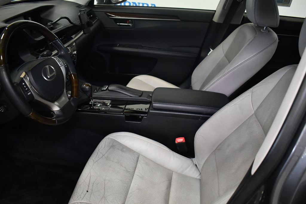 Thumbnail: 2013 Lexus ES - 24