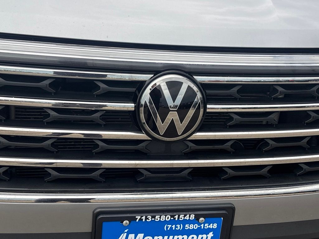 2024 Volkswagen Atlas 2.0T SE w/Technology White at DeMontrond Gulf Freeway
