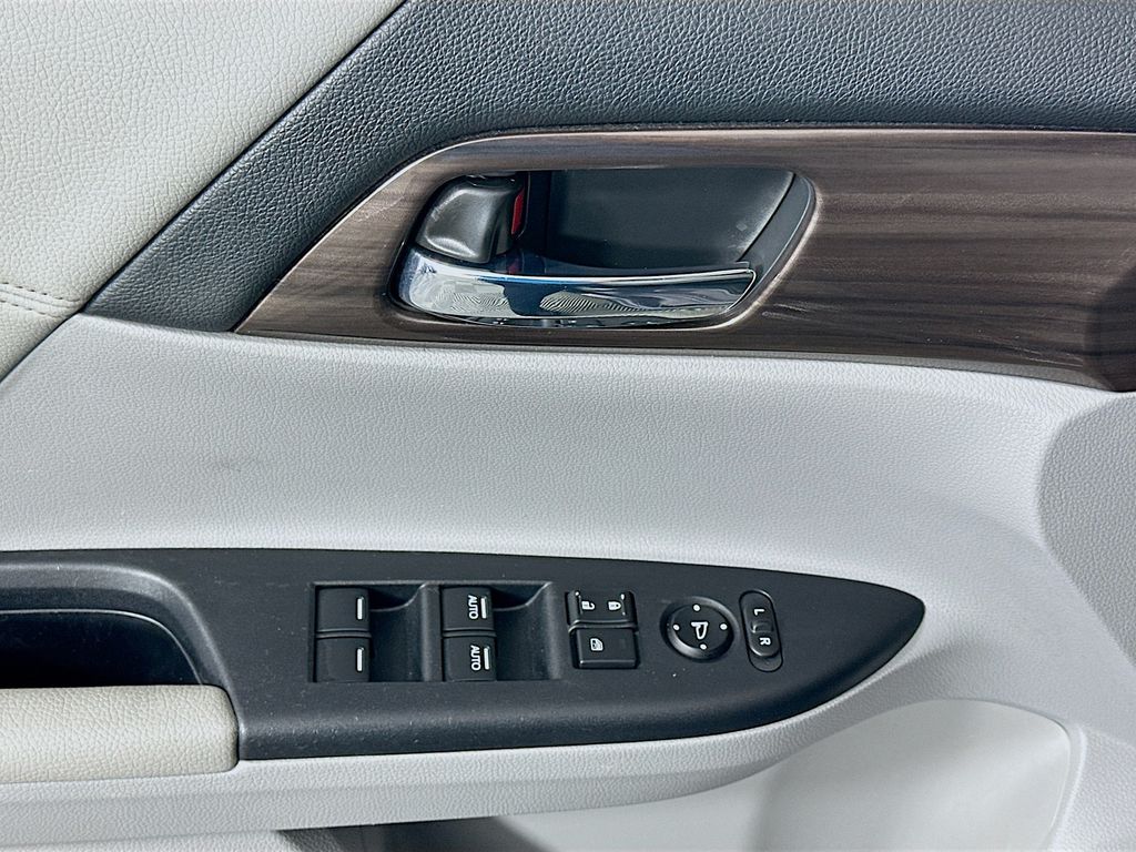 Thumbnail: 2017 Honda Accord - 17