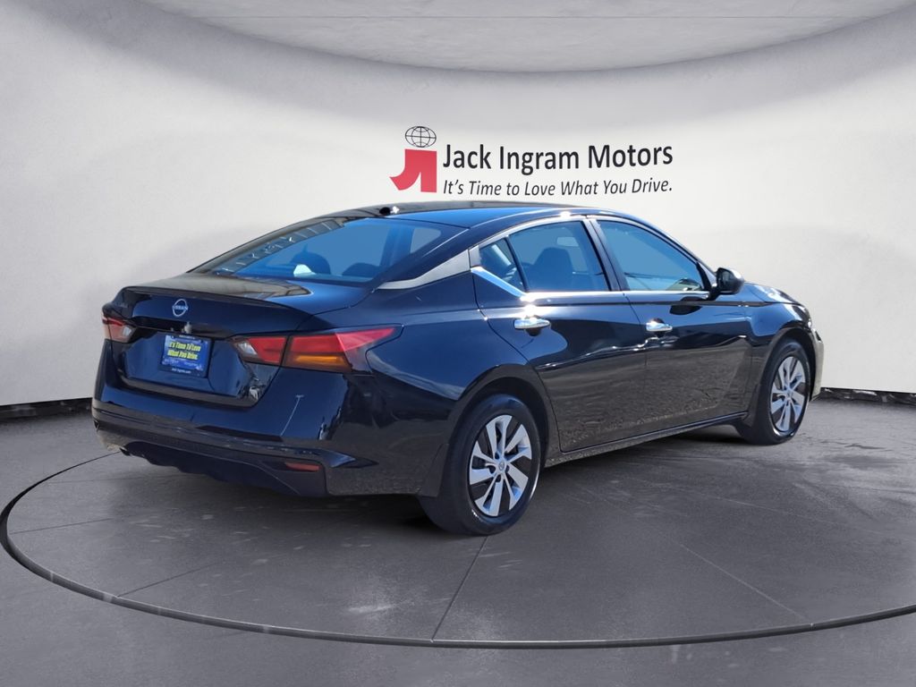 used 2025 Nissan Altima car