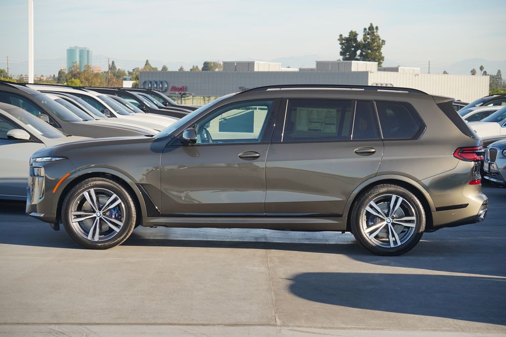 2025 BMW X7 xDrive40i 4