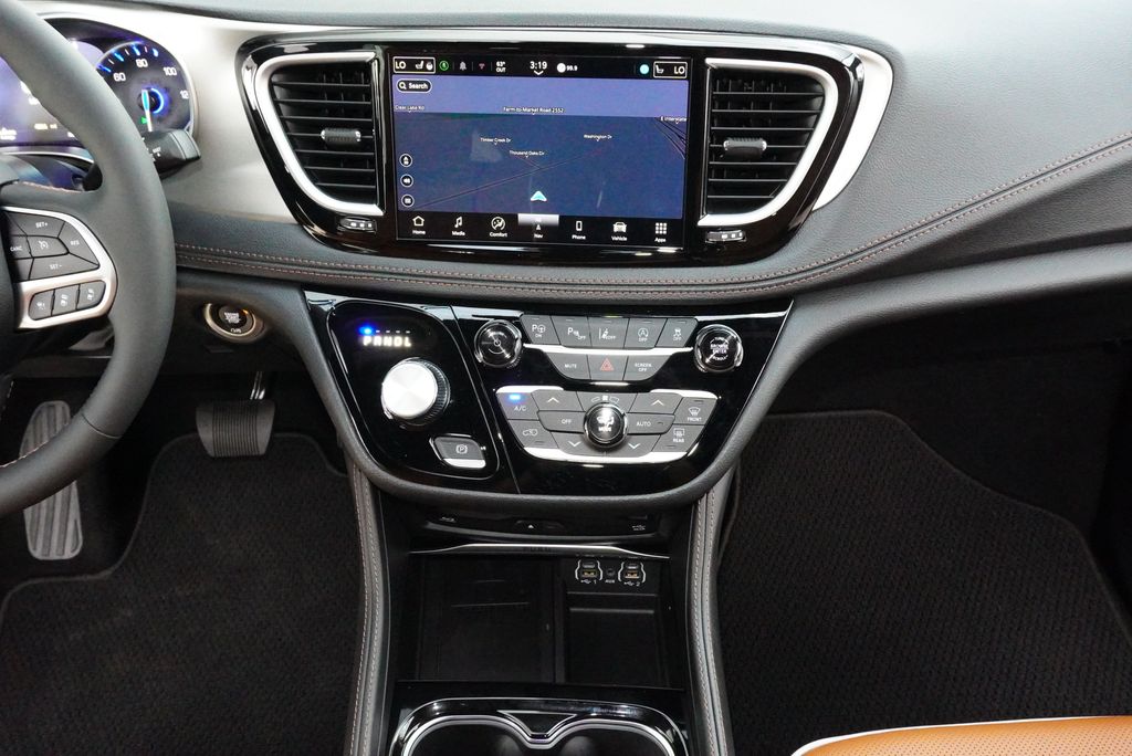 Used Car 2024 Chrysler Pacifica  Pinnacle For Sale Under $50,000 In Weatherford, Texas