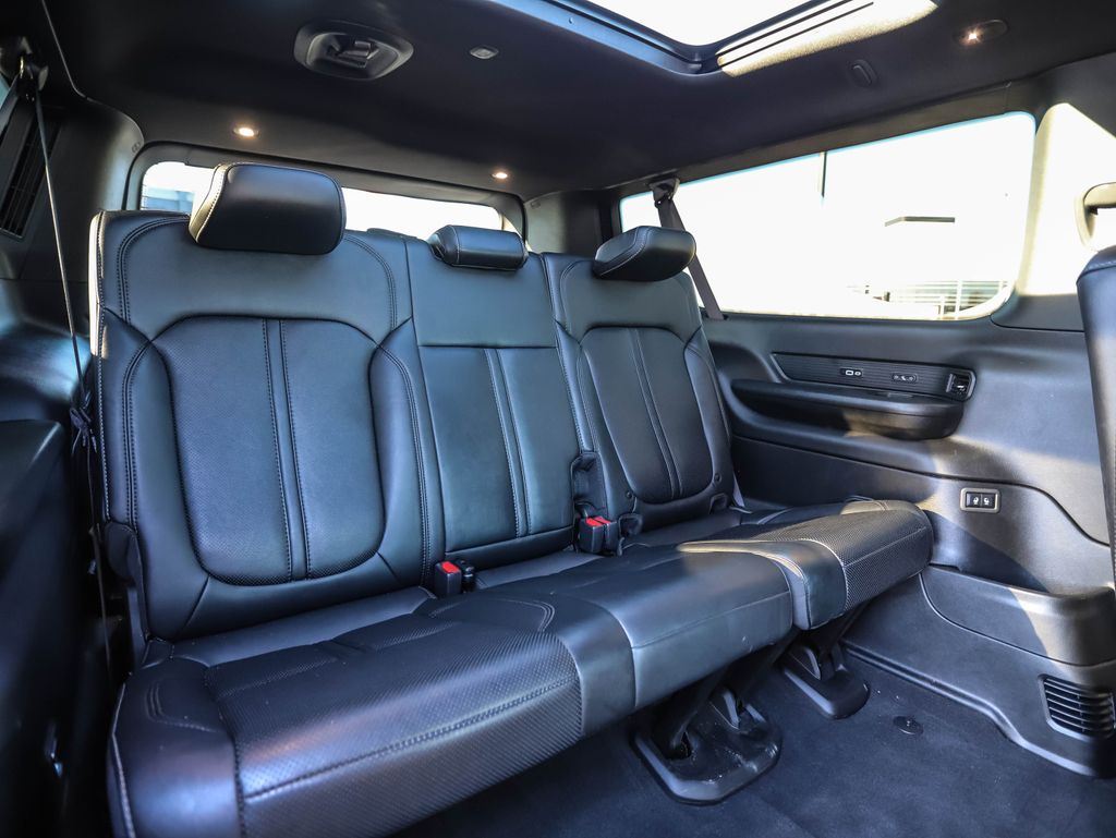 Thumbnail: 2023 Jeep Wagoneer - 32