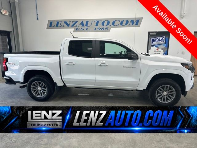 Summit White 2024 Chevrolet Colorado Pickup Truck Four-Wheel Drive 8-Speed Automatic
