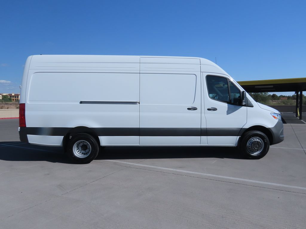 Thumbnail: 2025 Mercedes-Benz Sprinter - 4