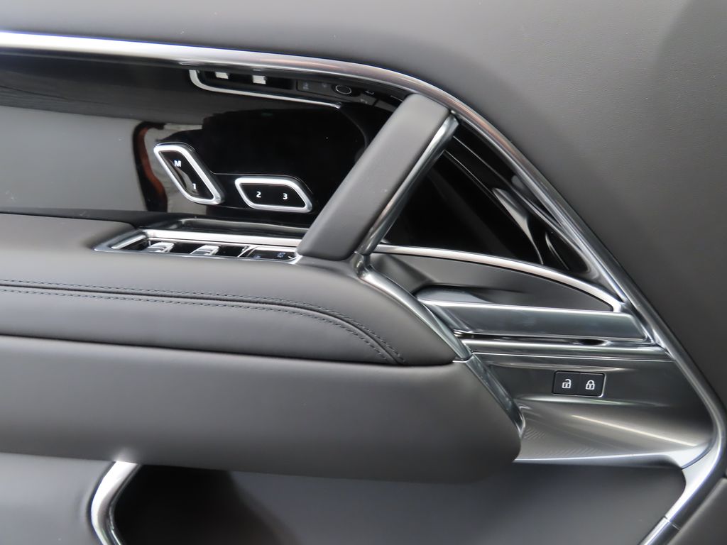 Thumbnail: 2025 Land Rover Range Rover - 24