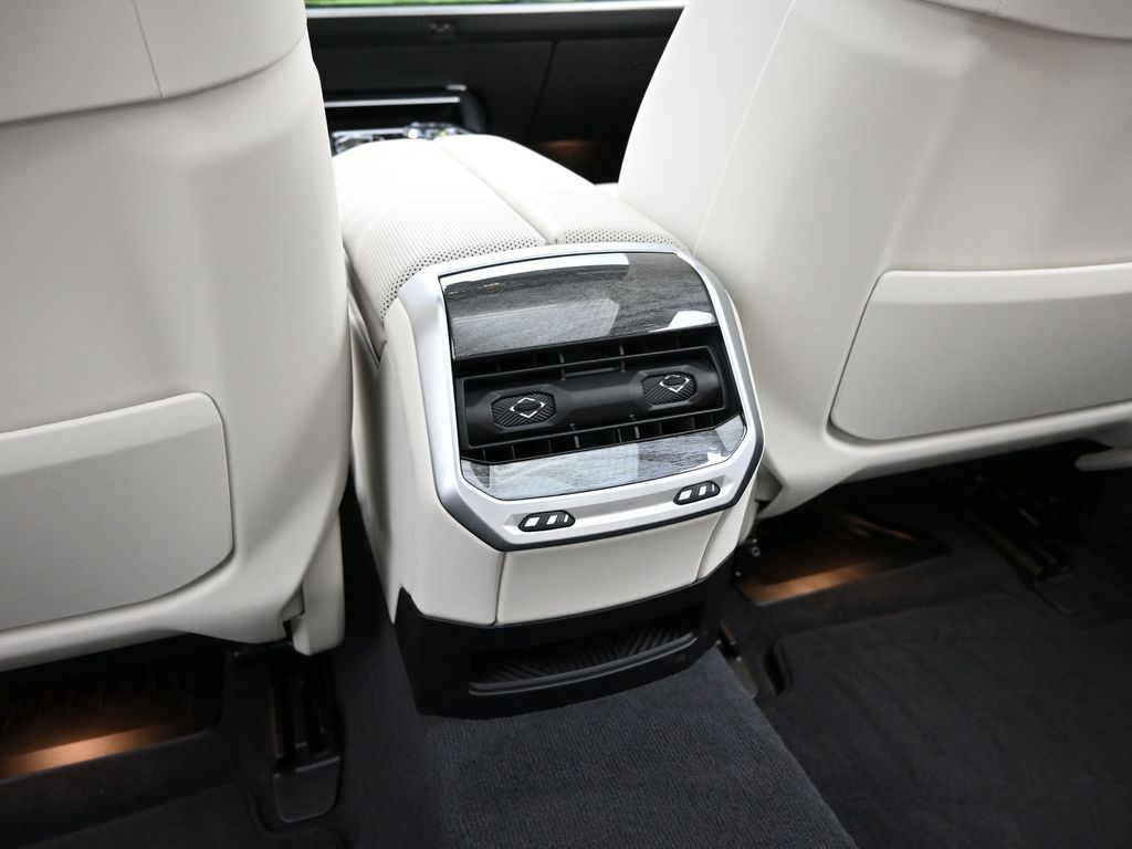 2024 BMW 760i xDrive