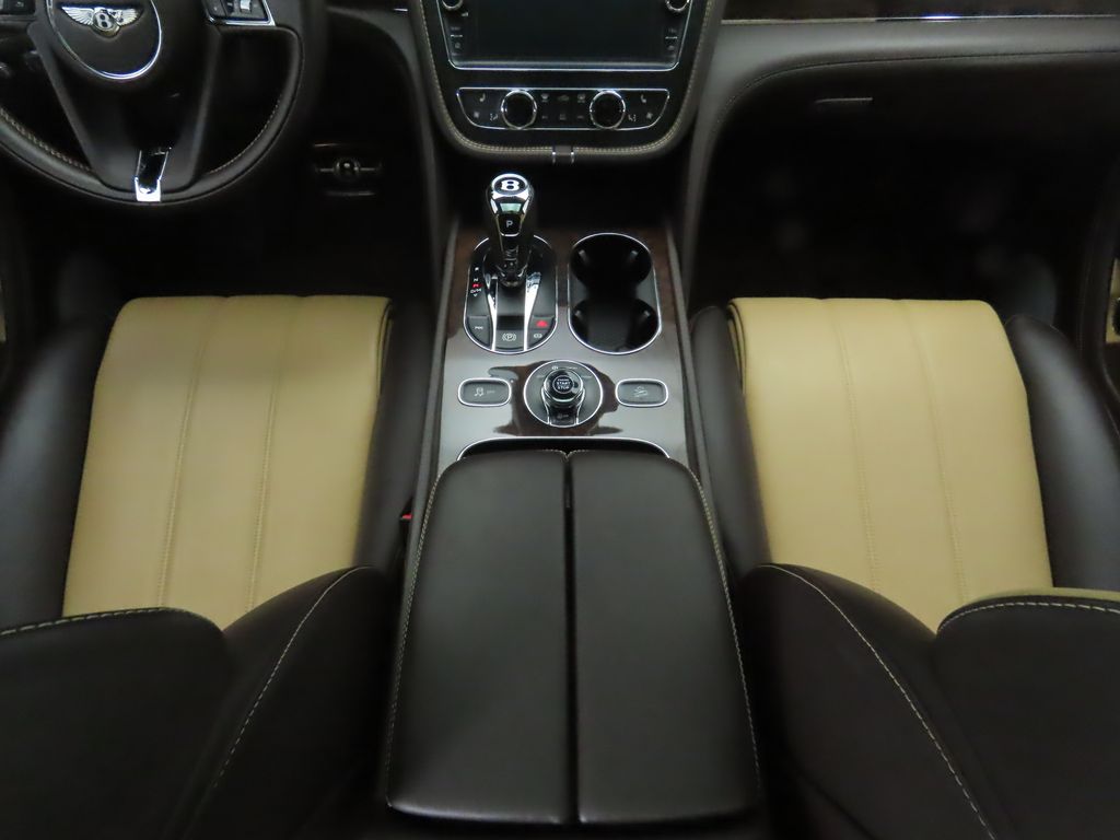 Thumbnail: 2019 Bentley Bentayga - 17