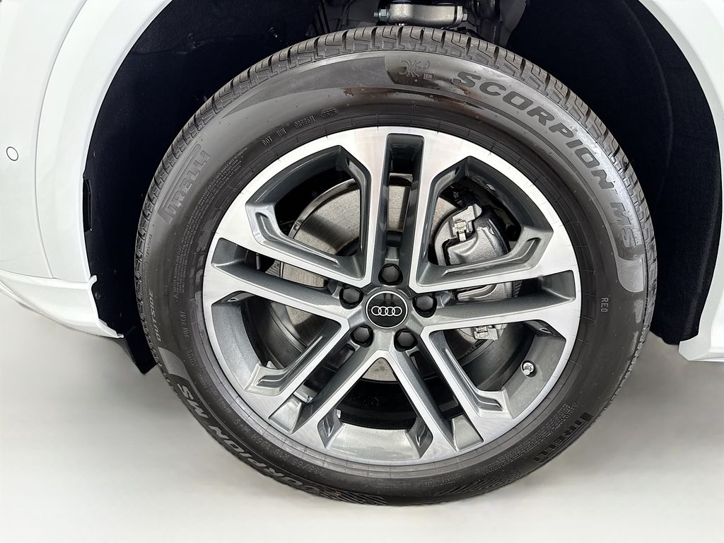 Thumbnail: 2025 Audi Q5 - 30