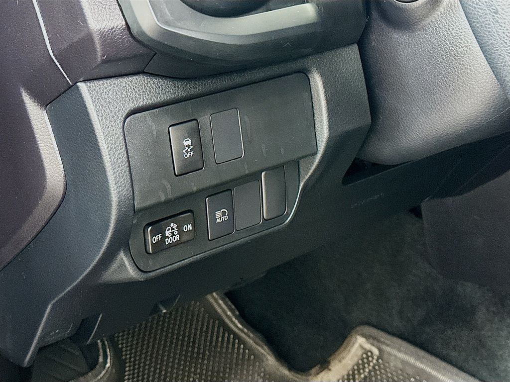 2023 Toyota Tacoma SR 10