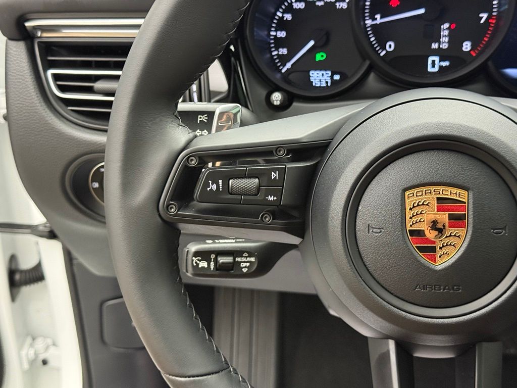 Thumbnail: 2026 Porsche Macan - 13