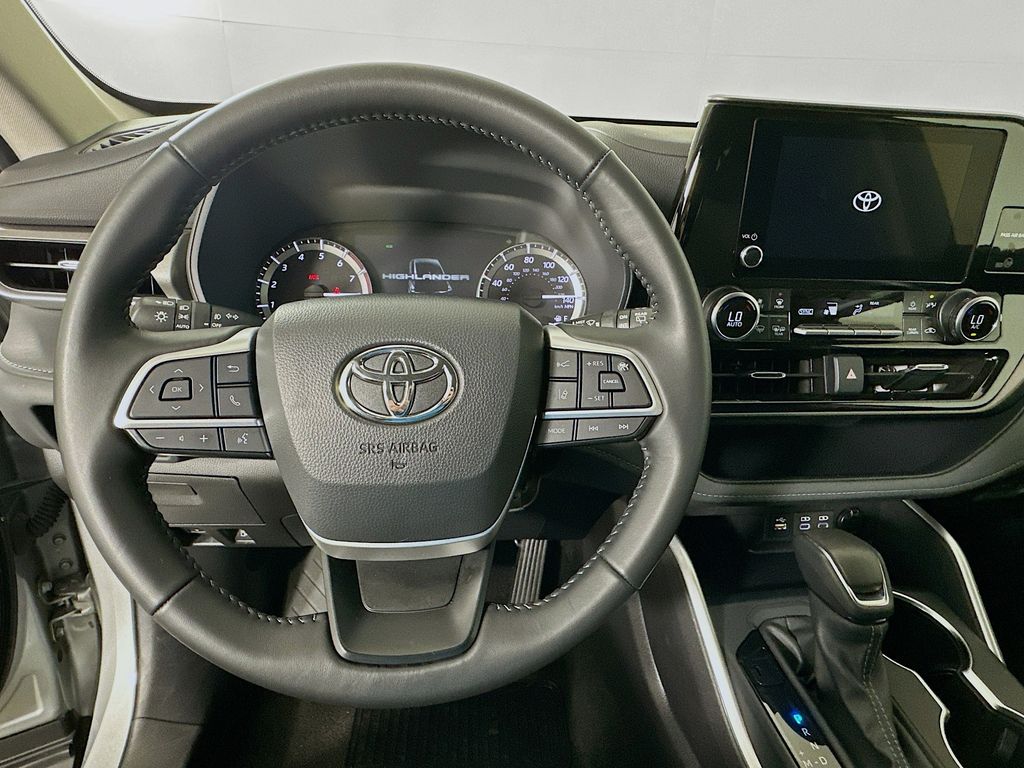 Thumbnail: 2025 Toyota Highlander - 11