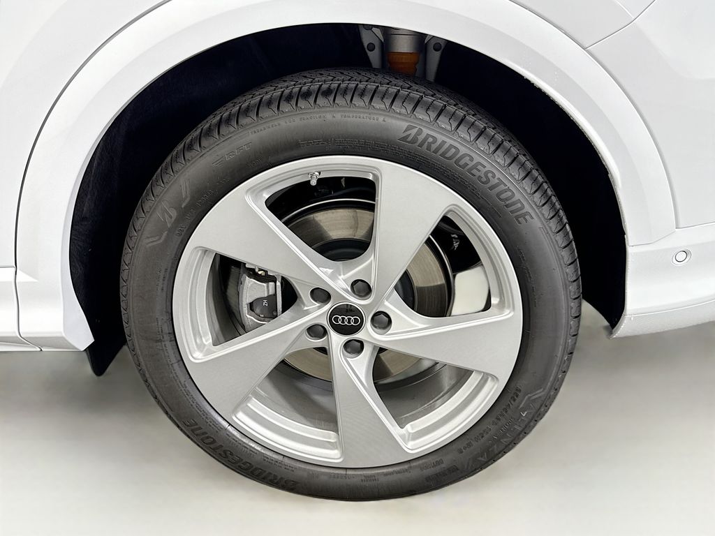 Thumbnail: 2025 Audi Q5 - 31