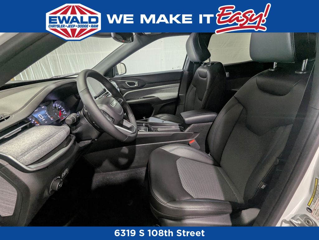 2025 Jeep Compass Latitude photo